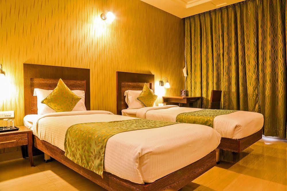 Hotel Tourist International 浦那 外观 照片